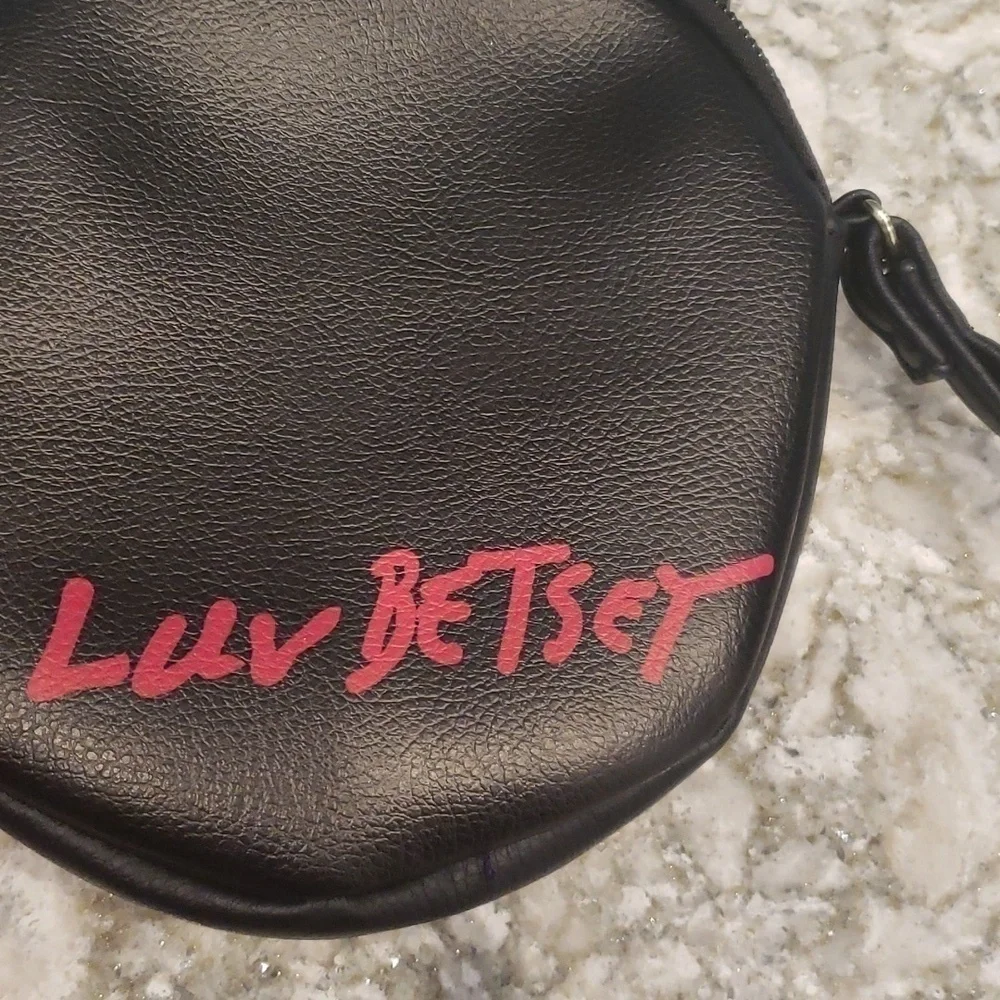 Betsy Johnson Luv Betsy zip around bag